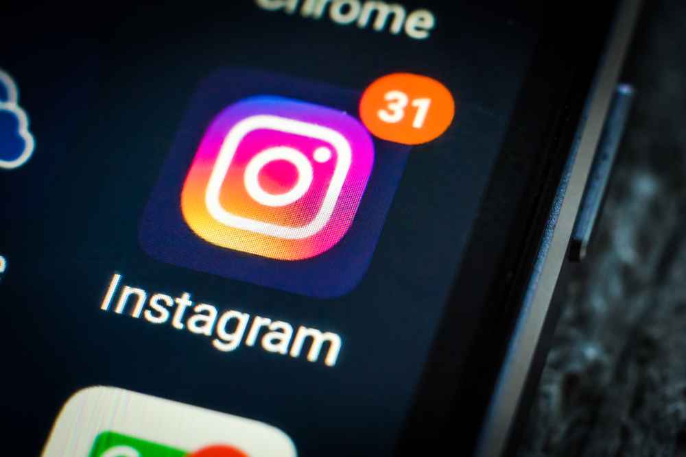 How to Fast Forward, Rewind or Pause Instagram Videos